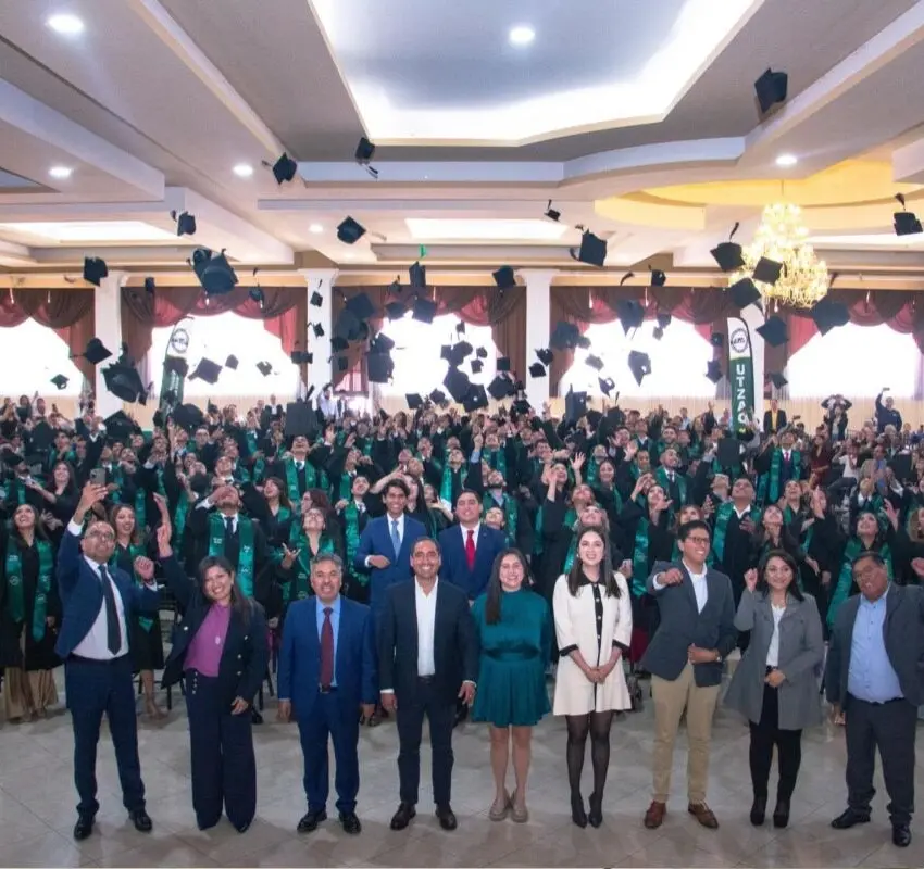 Egresan 341 nuevos profesionales de la Utzac