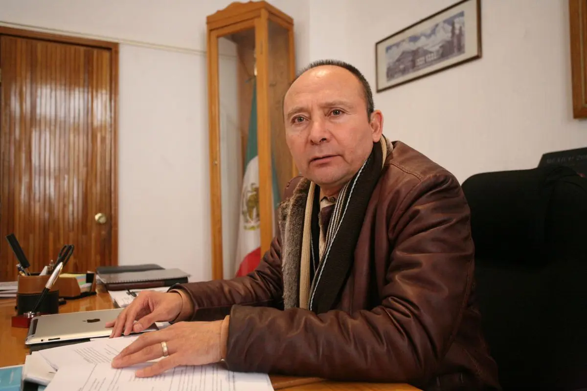 El compromiso de Mario Delgado con la educación media superior |