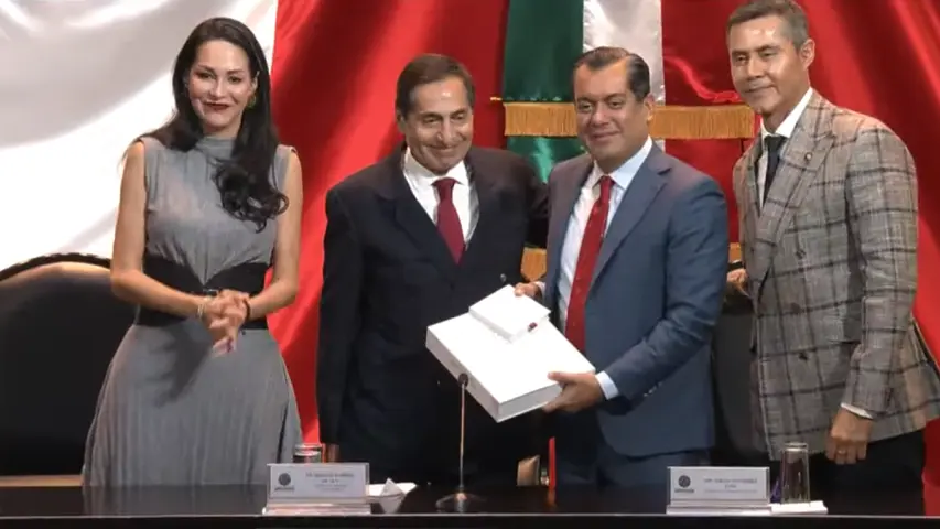 Hacienda entrega paquete económico 2025 |