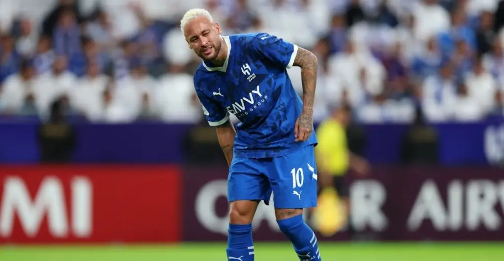 Mal y de malas Neymar vuelve a salir lesionado |