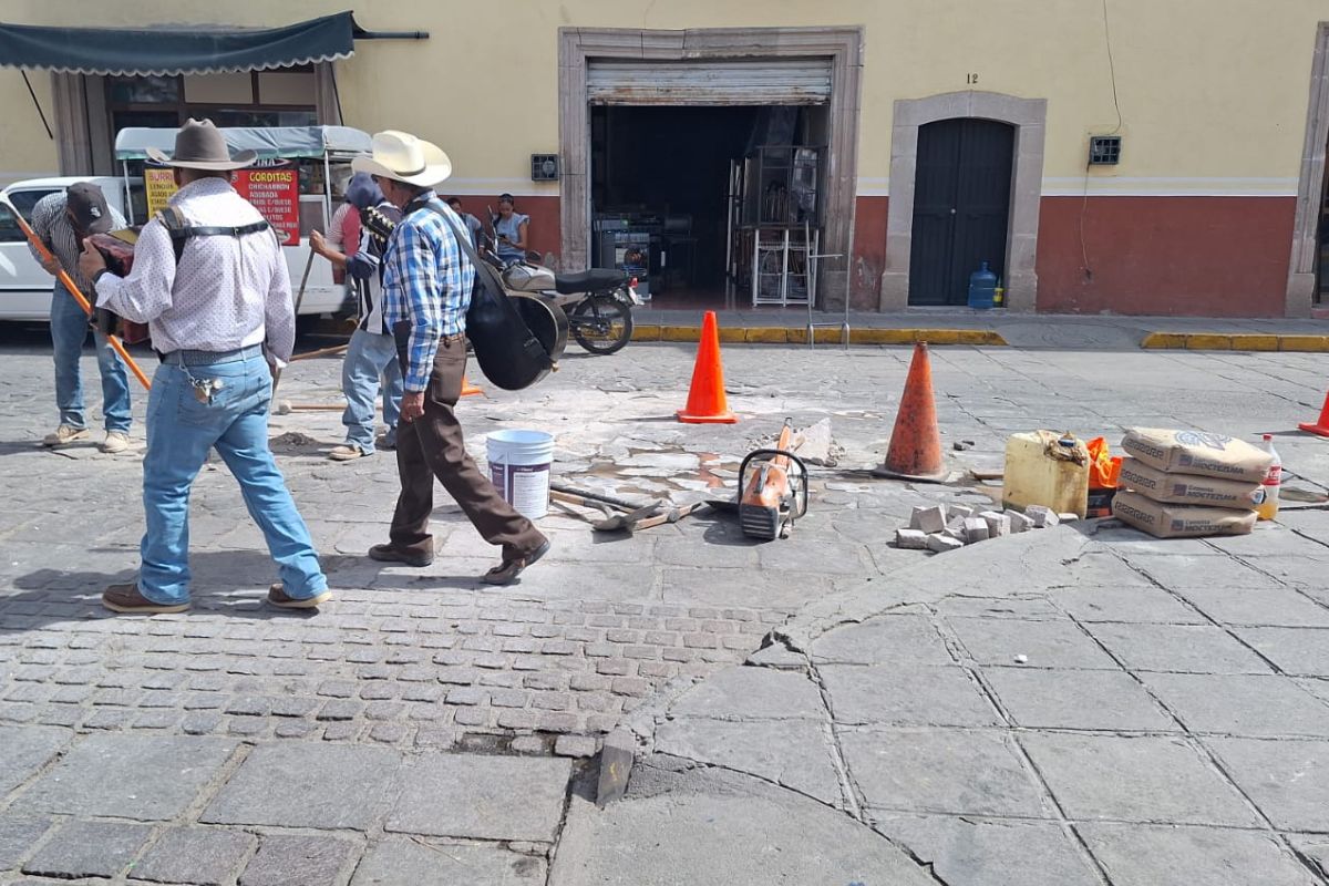 Obras Públicas de Jerez finaliza trabajos de bacheo, en las calle de la Parroquia, Libertad hasta San Luis