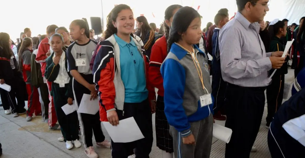 Requisitos fechas y todo sobre el registro para la beca Rita Cetina a estudiantes de secundaria |