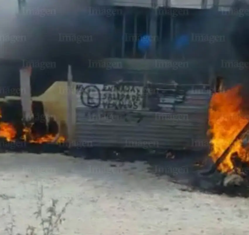 Reportan incendio en lote baldío de la colonia Ampliación Azteca de Fresnillo