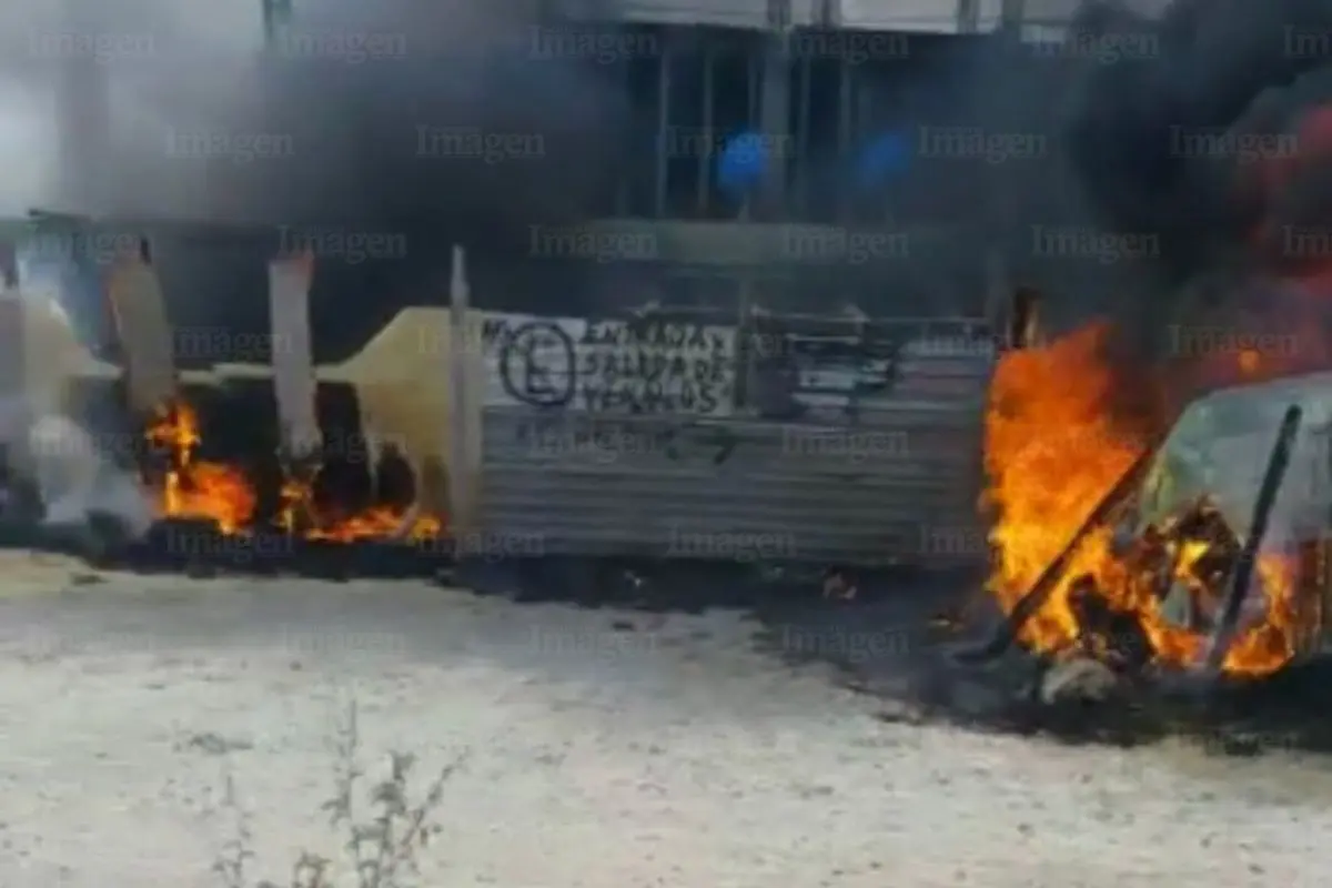 Reportan incendio en lote baldío de la colonia Ampliación Azteca de Fresnillo |