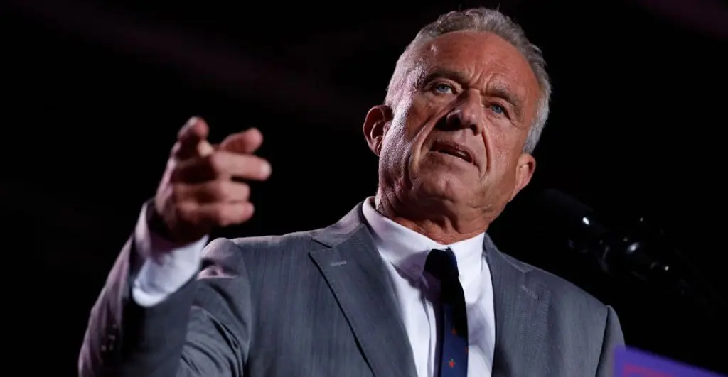 Robert F Kennedy Jr El posible secretario de Sanidad de Trump que le cortó la cabeza a una ballena |