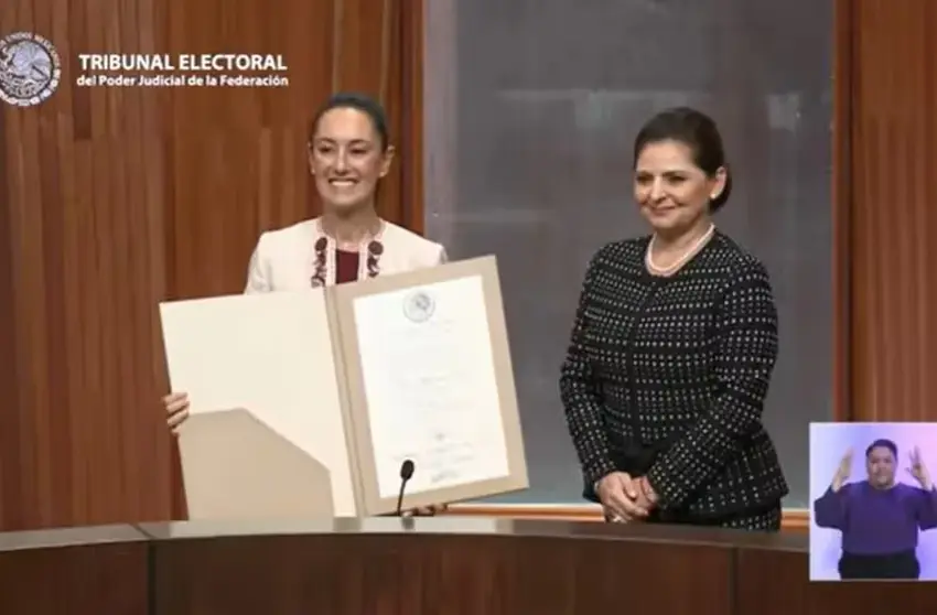 TEPJF confirma entrega de constancia de mayoría a Claudia Sheinbaum el 15 de agosto, corrigiendo fecha previamente mencionada.