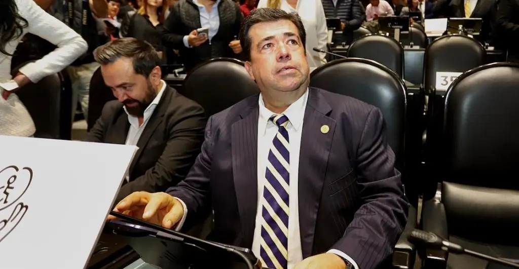 Ora resulta que voto fantasma de Pedro Haces fue una falla en el internet |