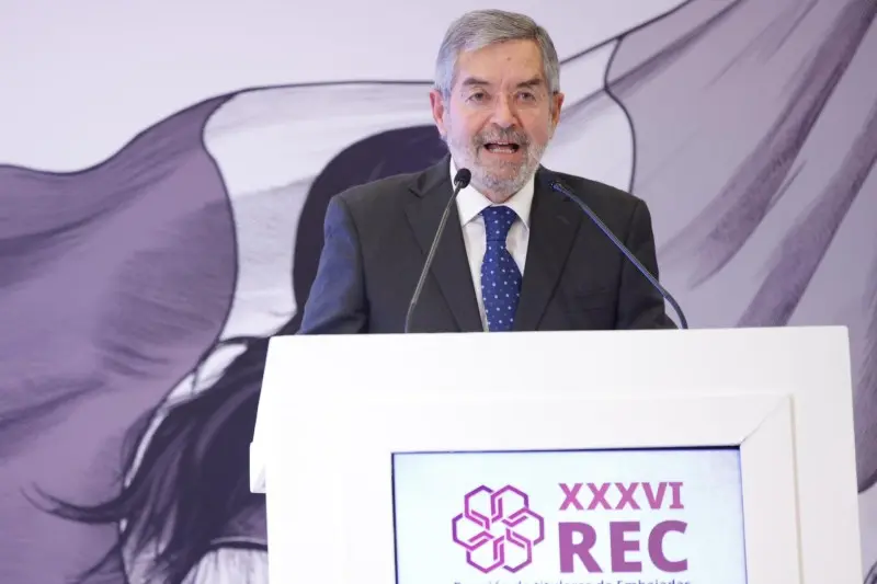De la Fuente pide a cónsules desplegar la mejor diplomacia para defender a connacionales