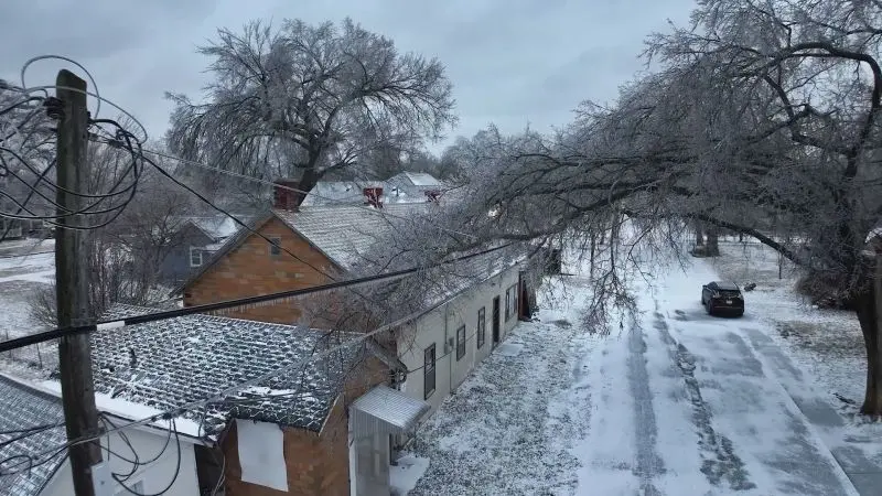 Tormenta invernal deja nevadas en el centro de EE.UU. e interrumpe miles de vuelos