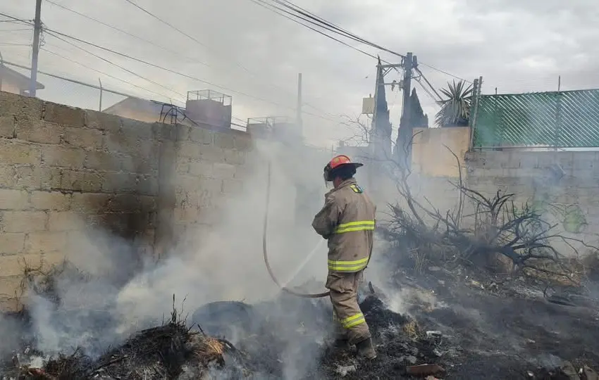 Atendieron bomberos incendios de pastizal en Metepec