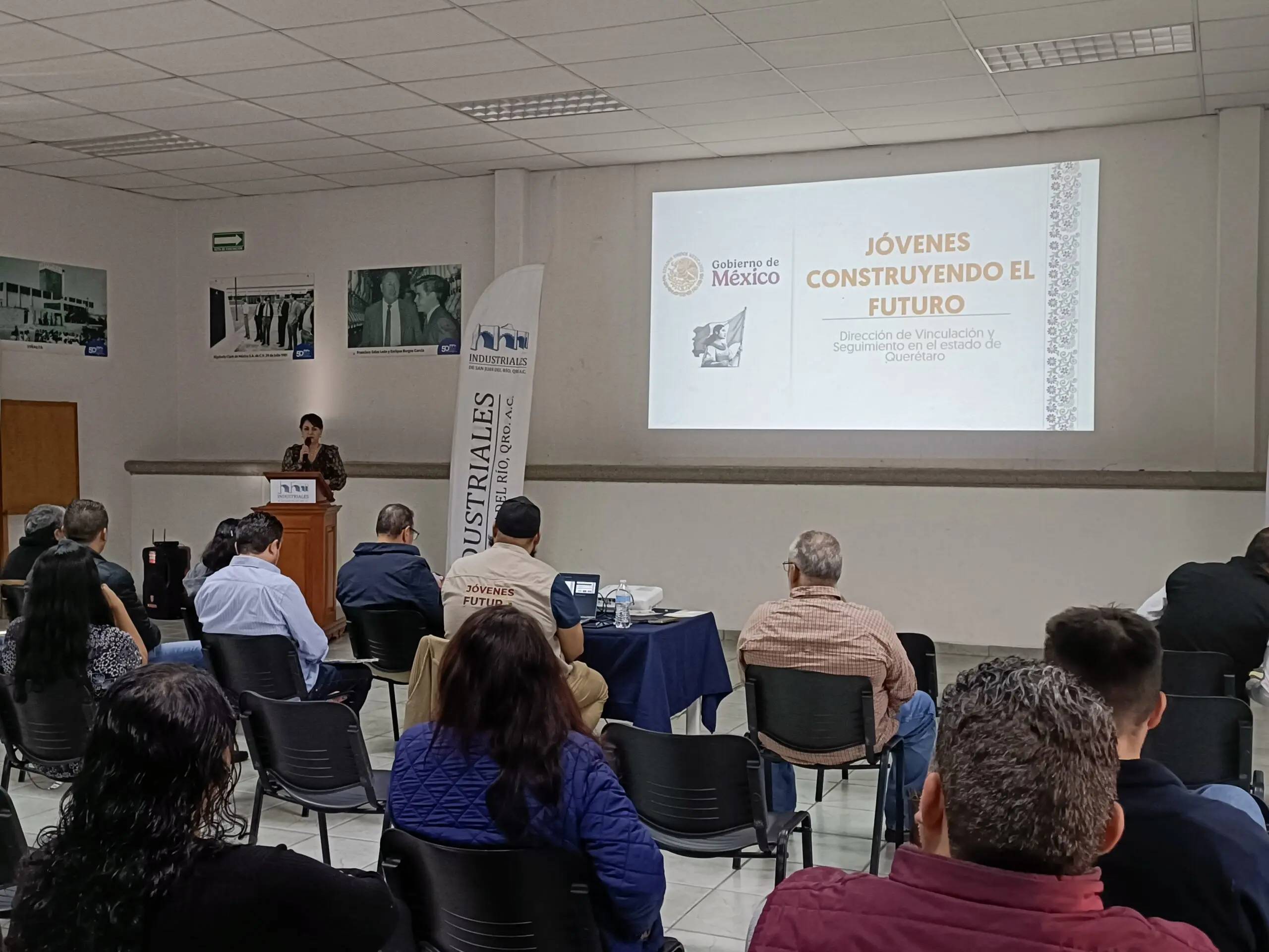 Brindan plática informativa sobre Jóvenes Construyendo el Futuro | Brindan plática informativa sobre Jóvenes Construyendo el Futuro