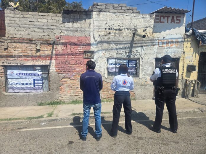 Clausuran tres negocios - Noticias de Querétaro