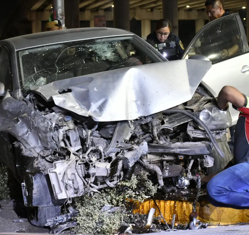 Dos automovilistas valorados tras fuerte semaforazo