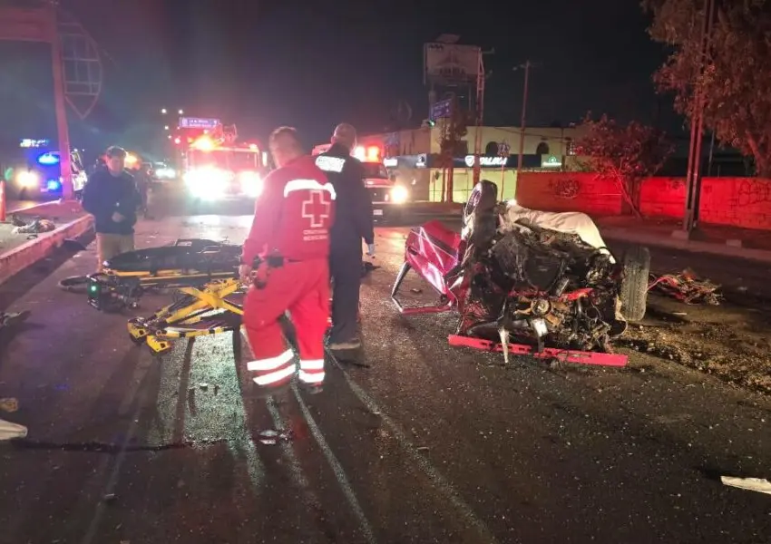 Dos muertos tras fuerte choque y volcadura