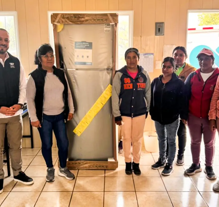 Entrega SEDIF mobiliario para aulas cocina escolares en Cadereyta