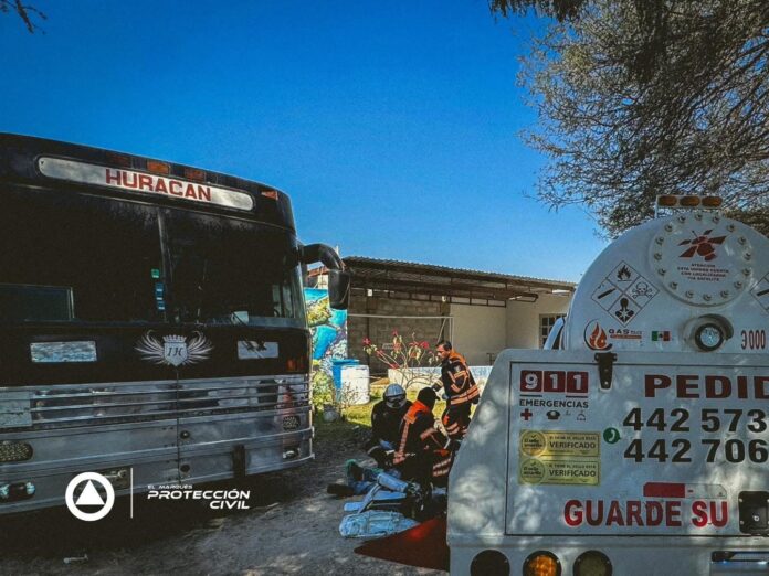 Grave al quedar aplastado por una pipa - Noticias de Querétaro