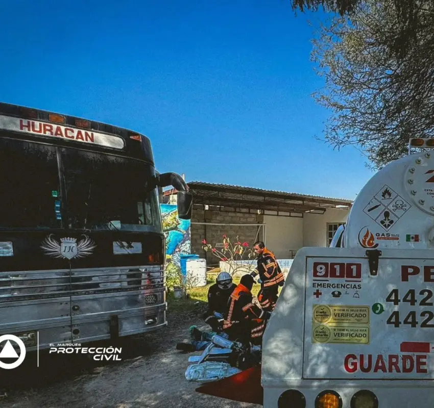 Grave al quedar aplastado por una pipa