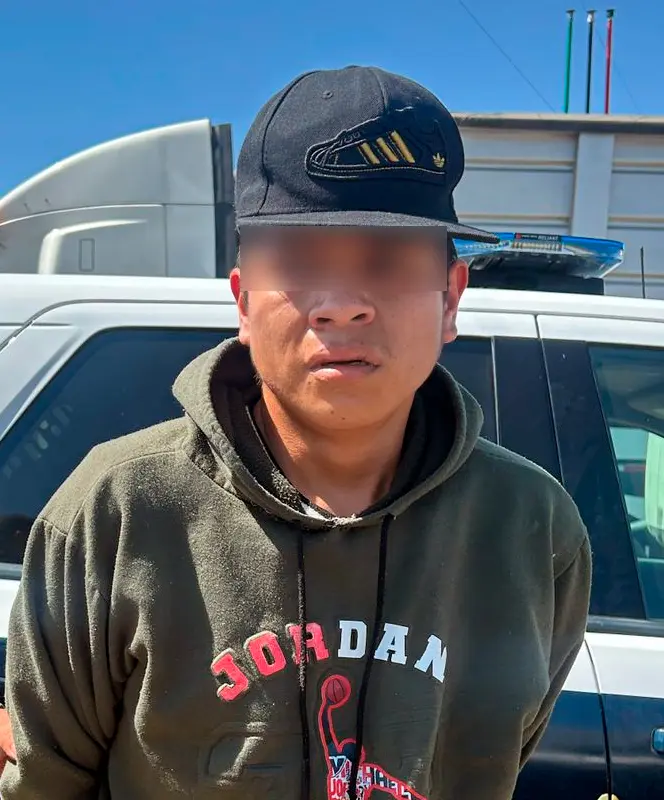 Huía tras asalto en vinatería y lo detiene la policía