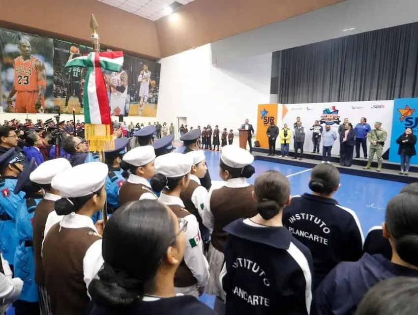 Inaugura Roberto Cabrera el XXIV Concurso Municipal de Escoltas de Bandera Nacional