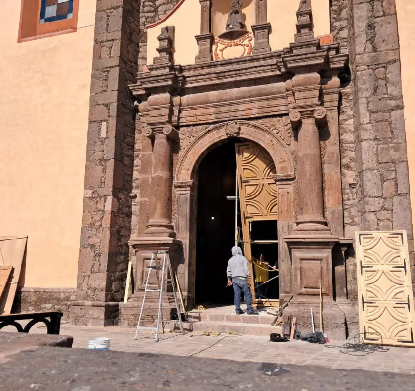 Inicia la restauración del portón de Santo Domingo