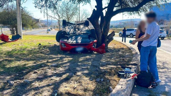 Le ganó la velocidad y volcó - Noticias de Querétaro