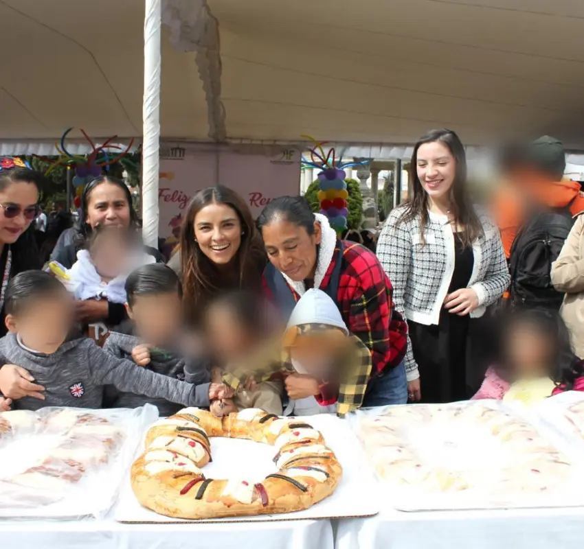 Lleva sonrisas y esperanza Thalía Solís a comunidades de Almoloya de Juárez
