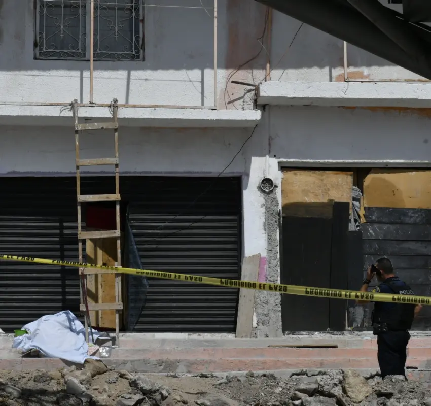 Mujer es localizada sin vida en la vía pública