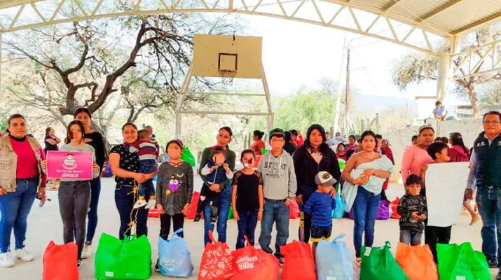 Participa DIF Estatal en la entrega de apoyos Ayudando.mx
