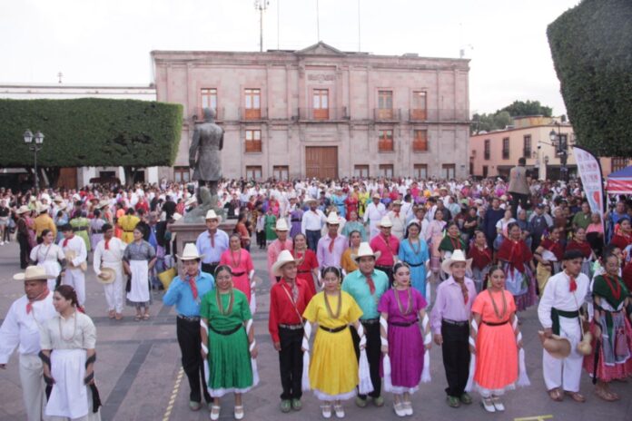 Presentan la Coreografía Monumental de Huapango - Noticias de ...