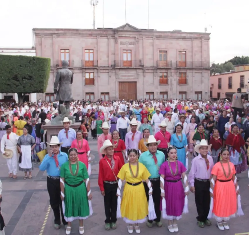 Presentan la Coreografía Monumental de Huapango