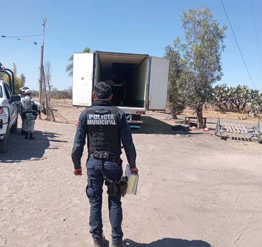 Recuperan tracto camión robado en Pedro Escobedo con apoyo de la Guardia Nacional