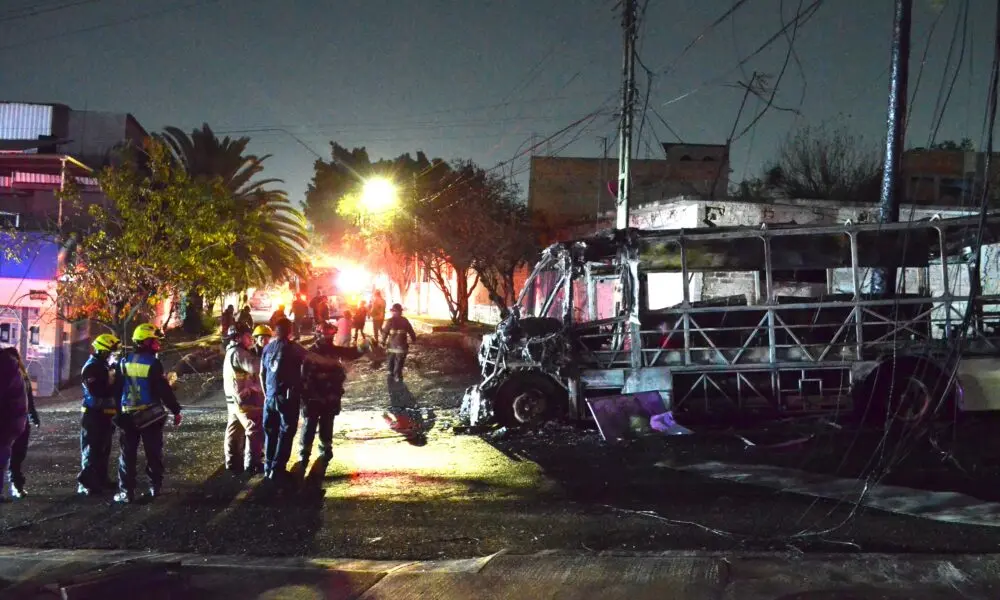 Reducido a chatarra tras incendio | Reducido a chatarra tras incendio   Noticias de Querétaro