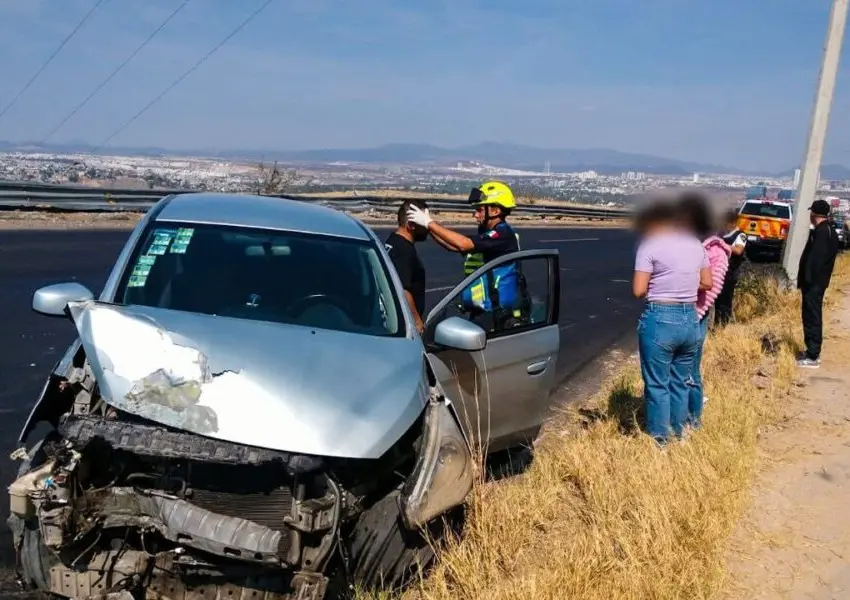 Se impactó contra poste en Blvd. de La  Nación