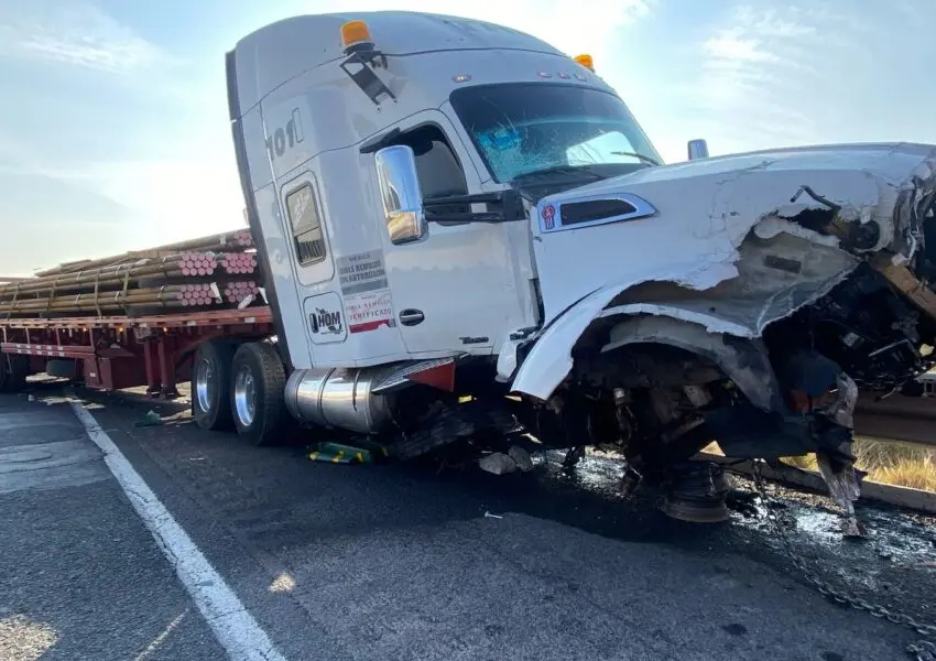 Se queda dormido al volante y causa choque múltiple