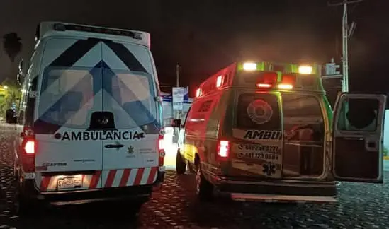 Trasladan a hombre lesionado al hospital de Jalpan