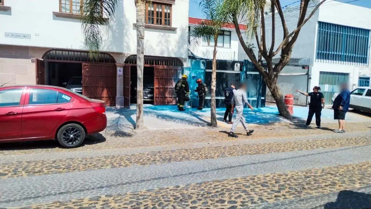 Vecinos sofocan incendio derivado de fuga de gas   Noticias de