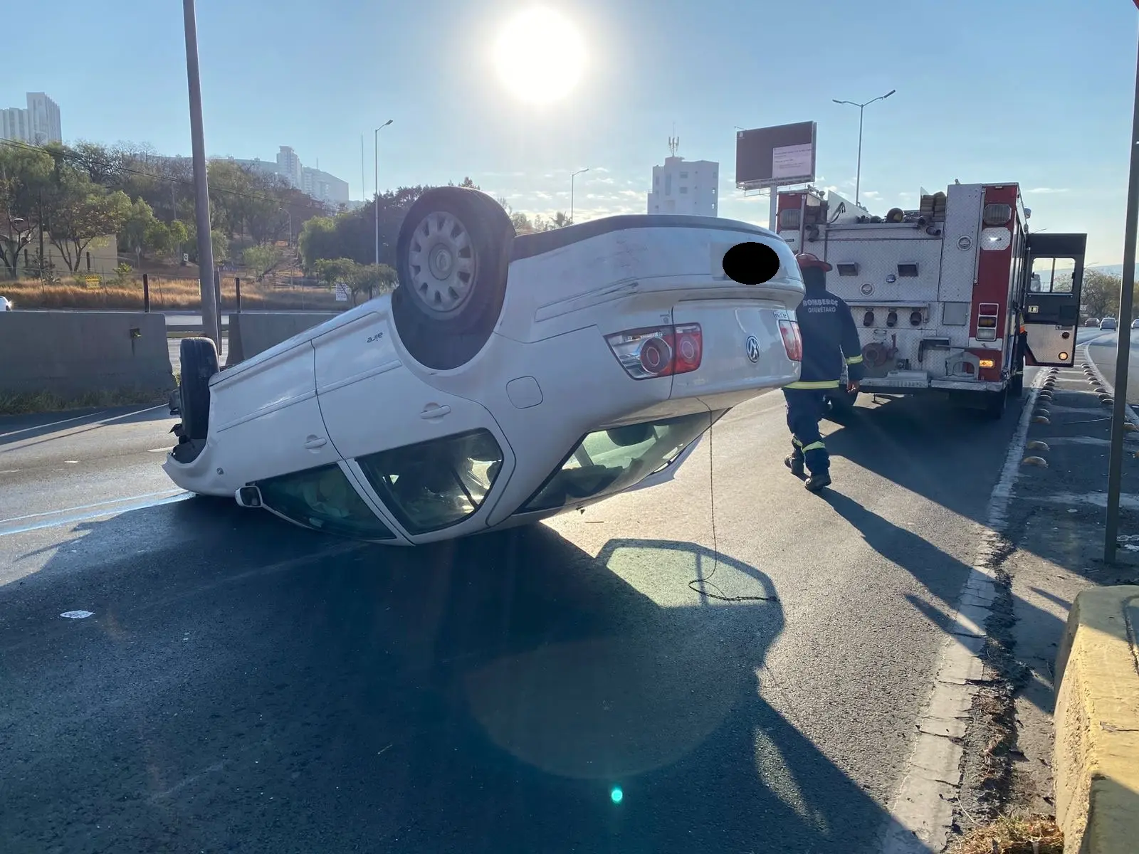 Vuelca auto en Bernardo Quintana | Vuelca auto en Bernardo Quintana   Noticias de Querétaro
