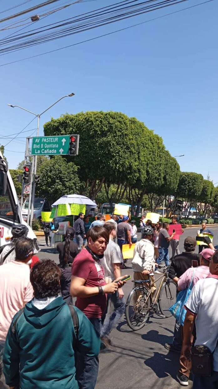 Ambulantes cierran Zaragoza, piden espacio cerca a Mercado ...