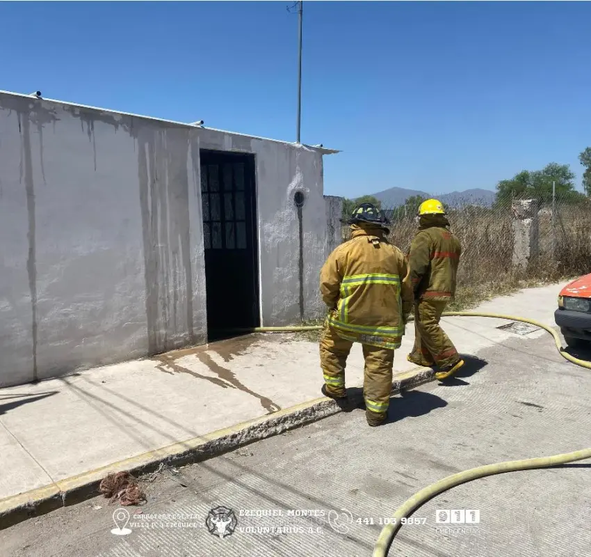 Atienden incendio de una vivienda en el municipio de Ezequiel Montes