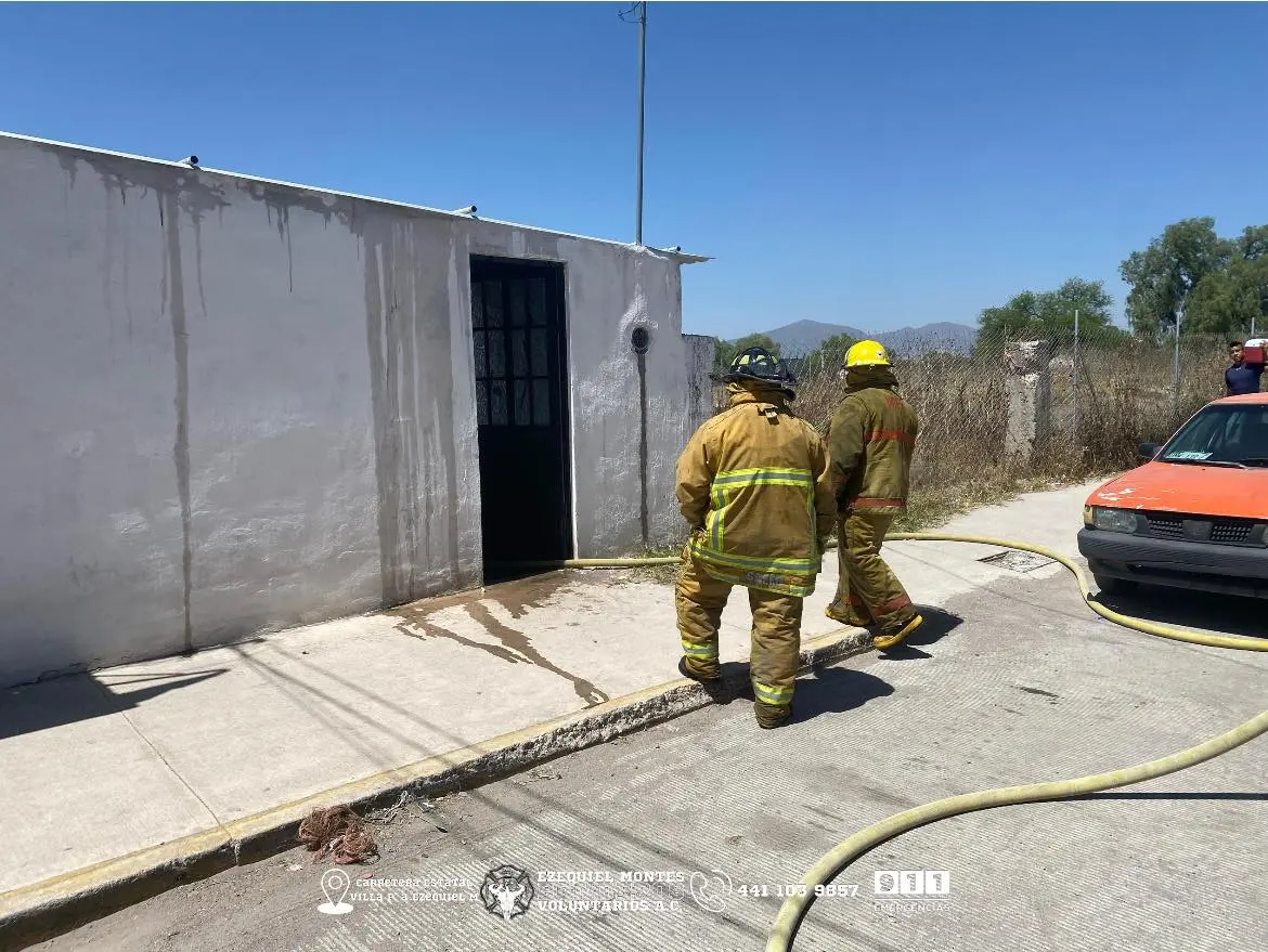 Atienden incendio de una vivienda en el municipio de Ezequiel