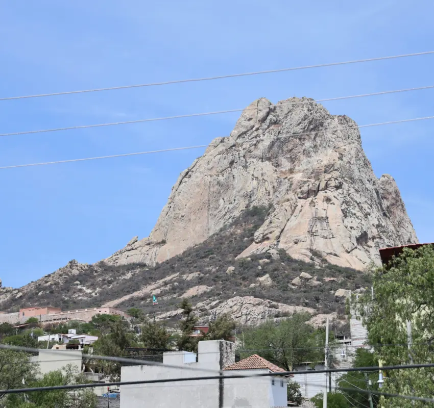 Buscan habilitar los senderos para subir la Peña de Bernal