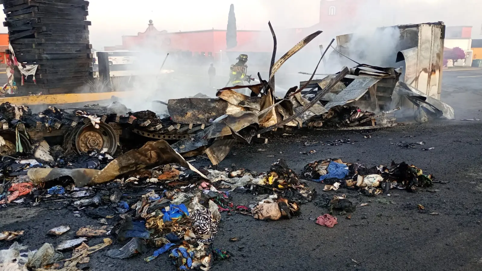 Caja de tracto termina en chatarra tras incendio   Noticias de
