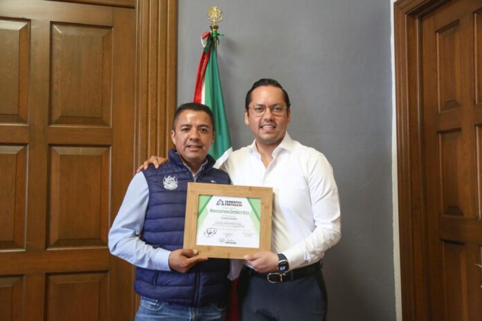 Chepe Guerrero recibe reconocimiento para Corregidora por ...