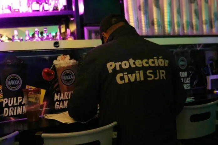 Clausuran bares por incumplir con medidas de seguridad