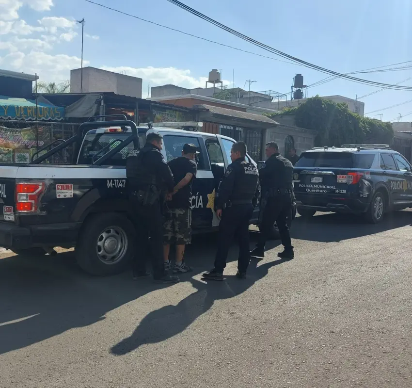 Detenido hombre por agresiones físicas y verbales