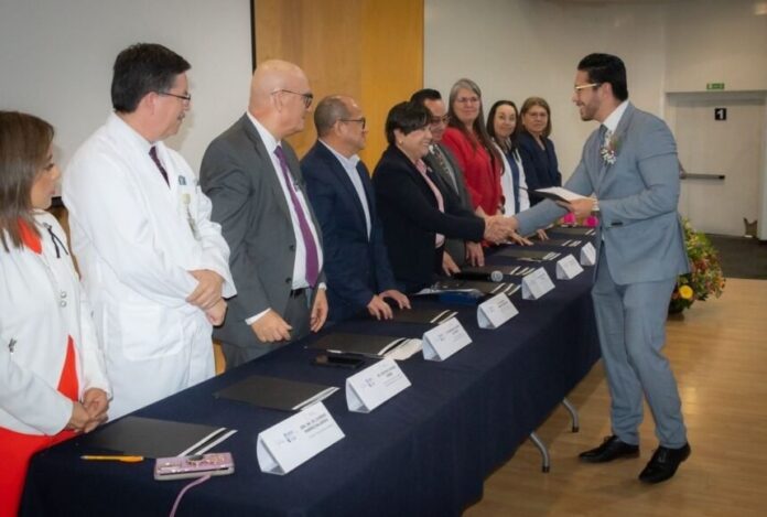 Encabeza Secretaria de Salud ceremonia con Médicos Especialistas ...