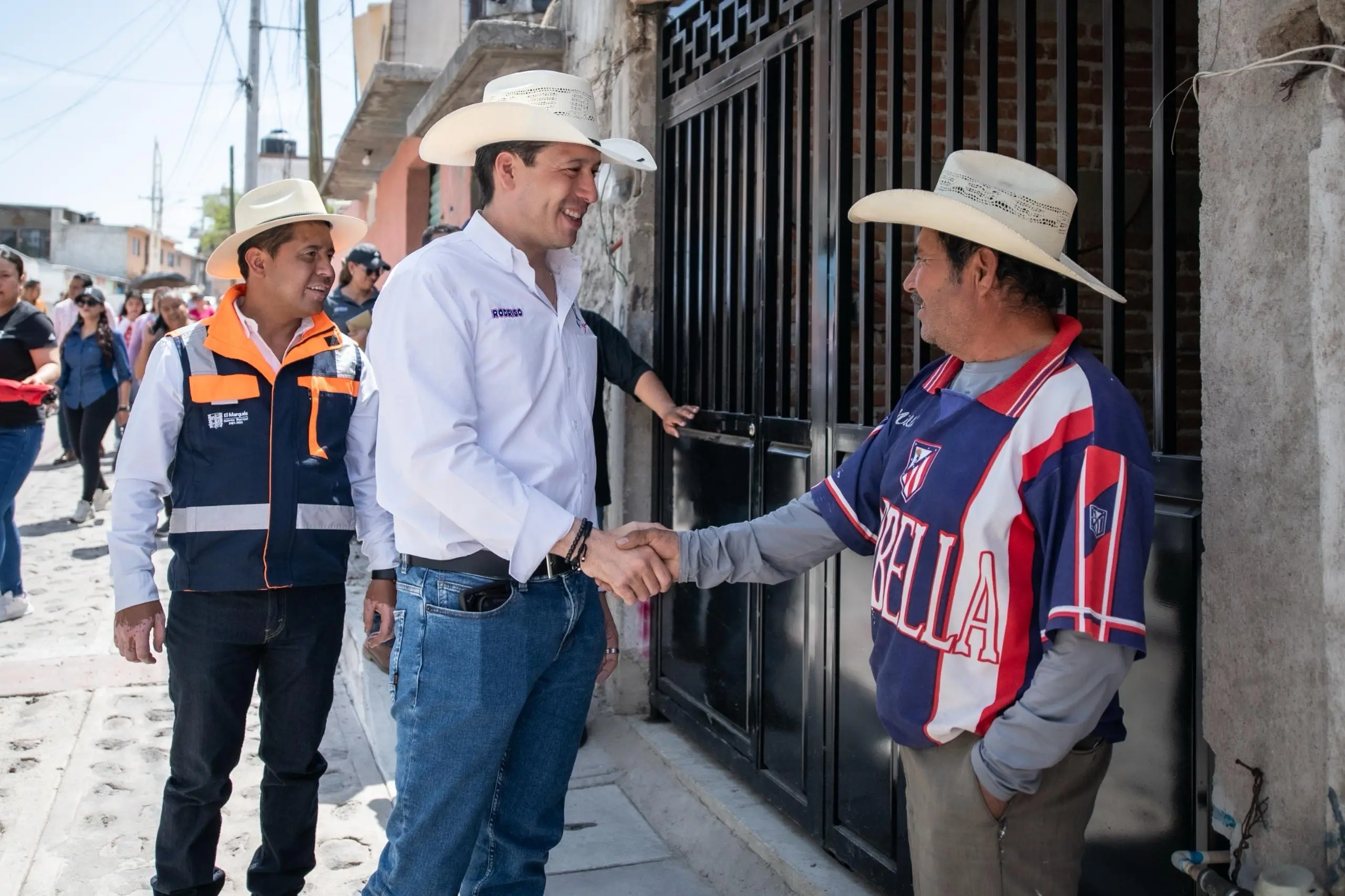 Entrega Rodrigo Monsalvo obras en Los Pocitos Santa Cruz y San