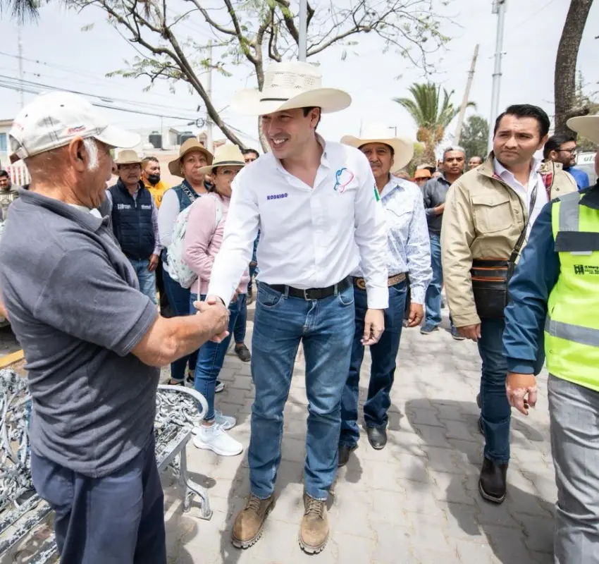 Entrega Rodrigo Monsalvo obras por más de 39 MDP
