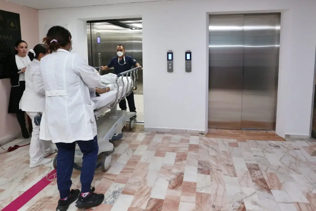 Remodelan Hospital del Niño y entregan nuevos elevadores para
