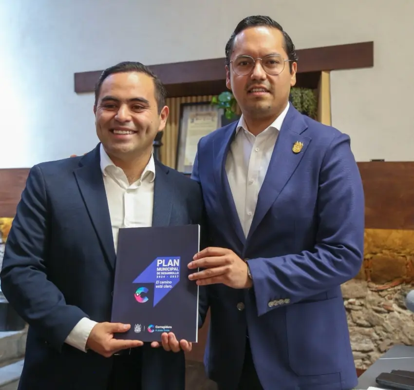 Entregó Chepe Guerrero Plan Municipal de Desarrollo